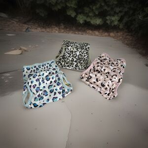 Langsprit Washable Female Dog Diapers, 3 Pack, MEDIUM New.